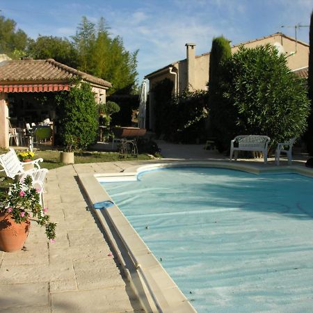Villa Les Iris Sernhac Екстериор снимка